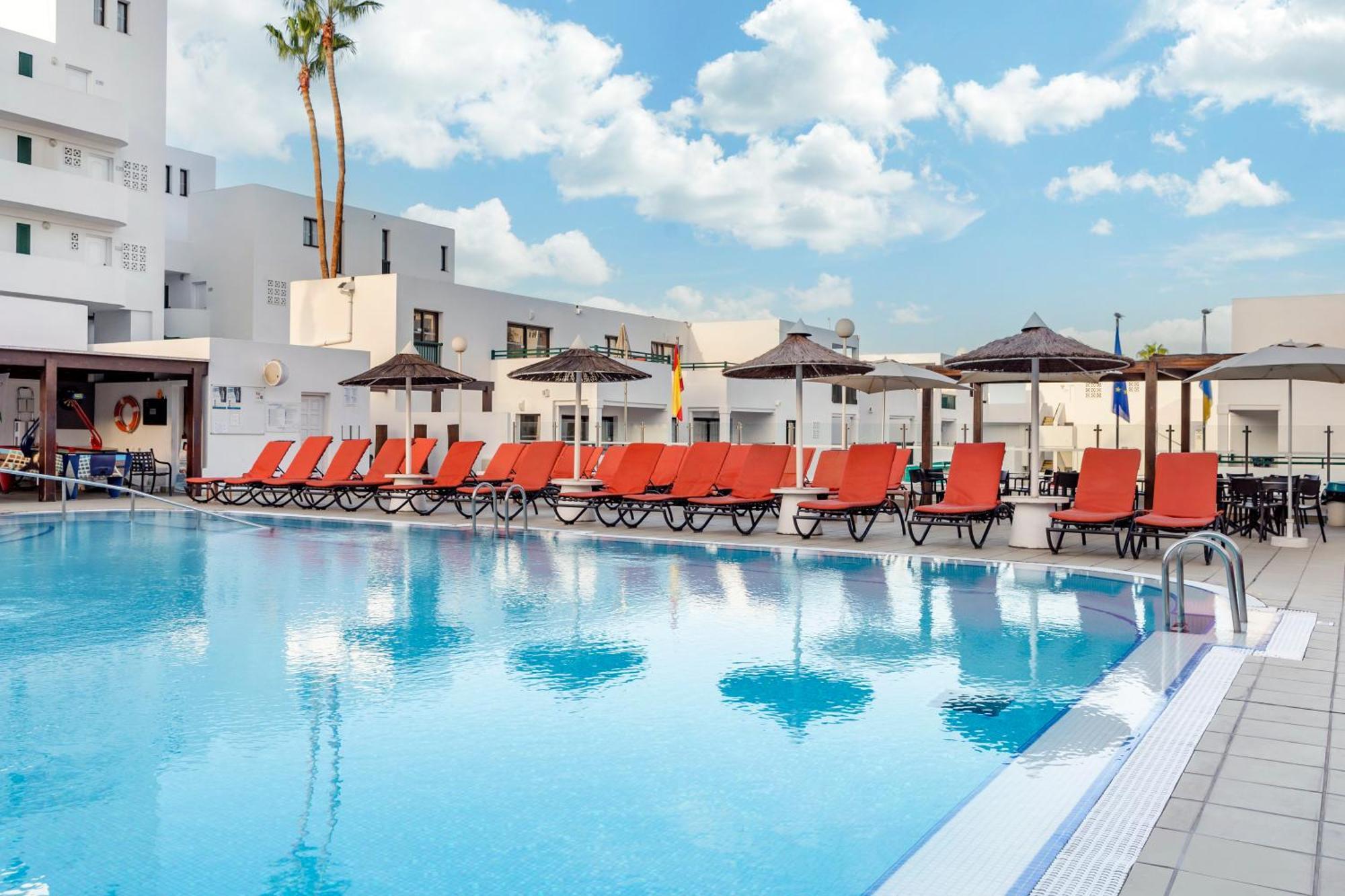 Sunset Bay Club Apartahotel 3*