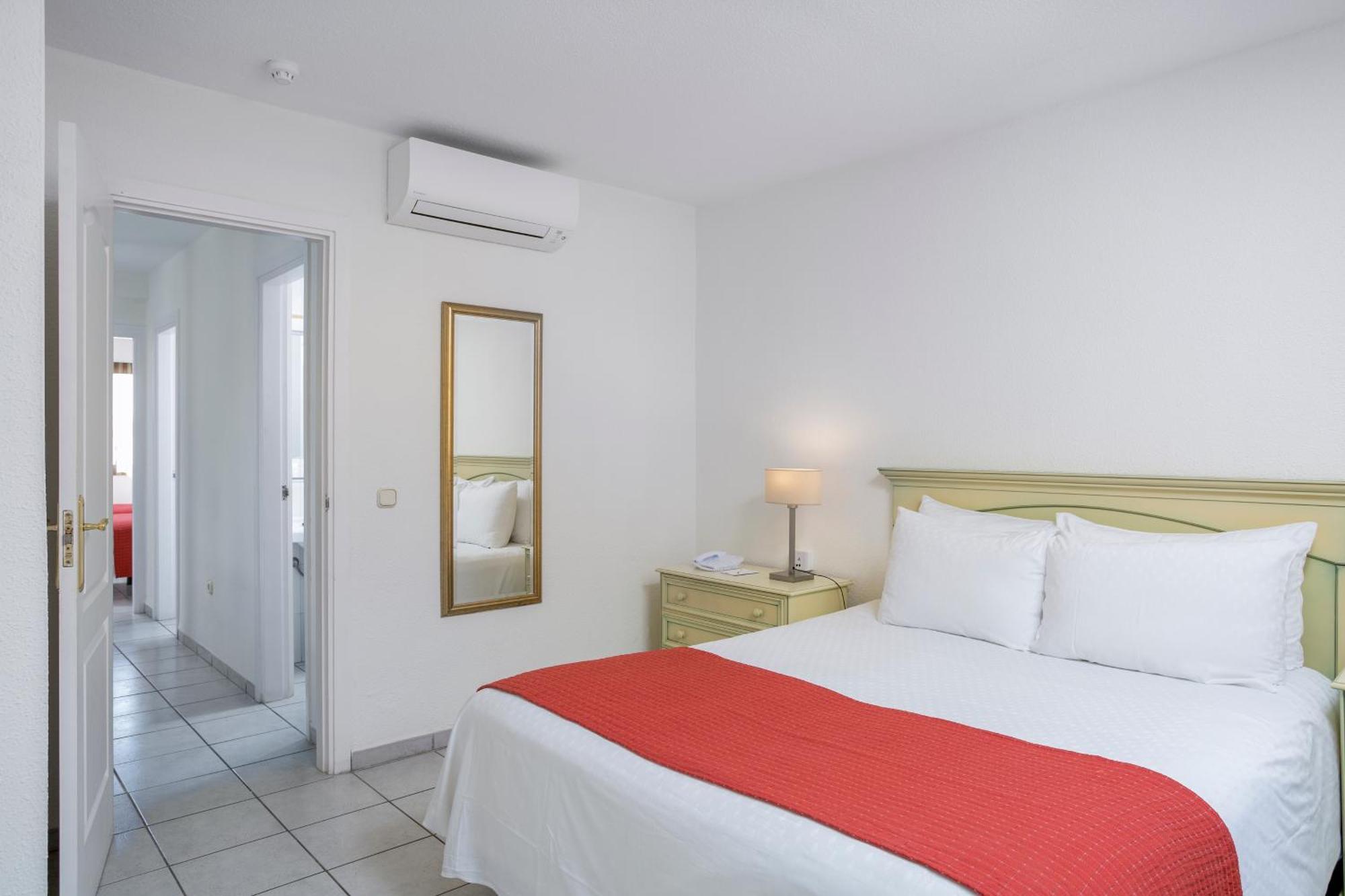 Sunset Bay Club Apartahotel 3*