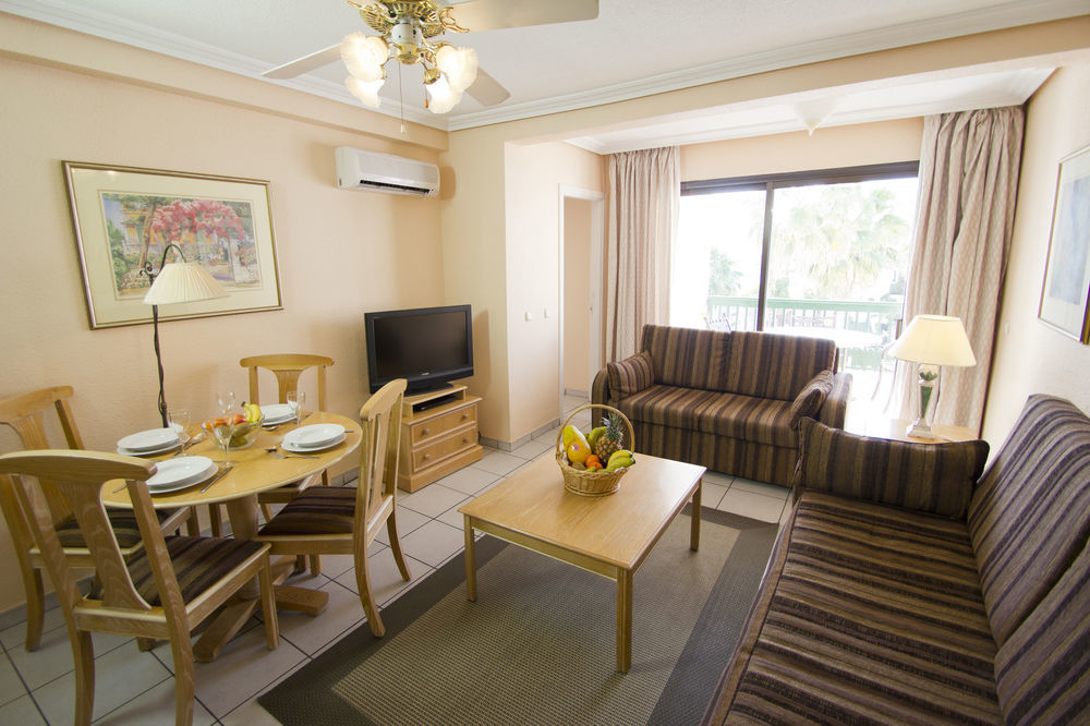 Sunset Bay Club Apartahotel